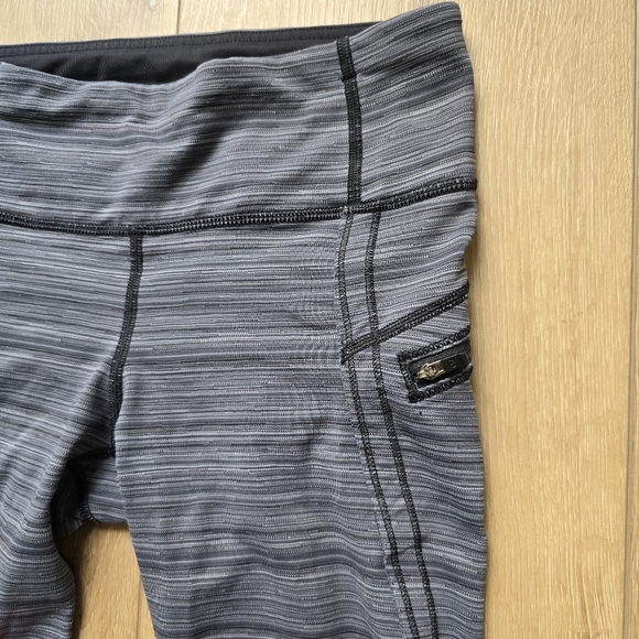 Lululemon Run Top Speed Crop Cyber Stripe Coal size 10 - Picture 5 of 15